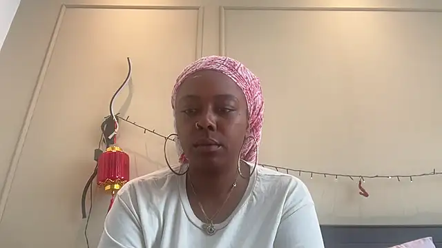 Snapshot of ChocolateCakeQueen chatting on February 2025 06:42:02 PM ChocolateCakeQueen online show from February 2025 06:42:02 PM