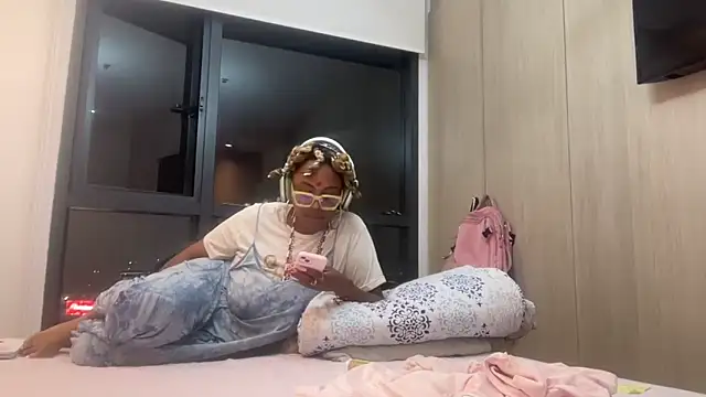 Snapshot of ChocolateCakeQueen chatting on March 2025 01:26:02 AM ChocolateCakeQueen online show from March 2025 01:26:02 AM