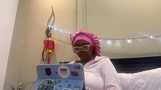 Snapshot of ChocolateCakeQueen chatting on March 2025 07:58:02 AM ChocolateCakeQueen online show from March 2025 07:58:02 AM