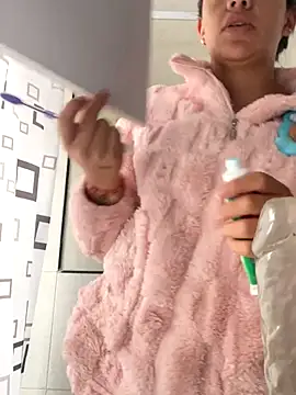 hannahb-e online show from November 2025 01:11:01 PM