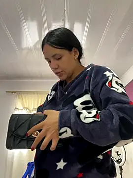 hannahb-e online show from December 2025 06:13:02 PM