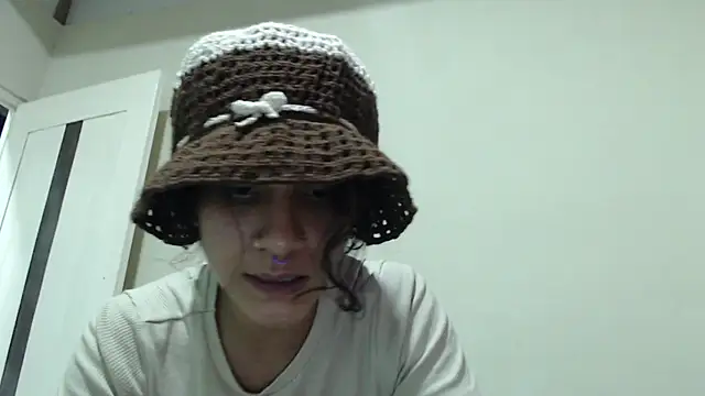 AlinaWoolf  online show from May 2026 06:21:02 AM