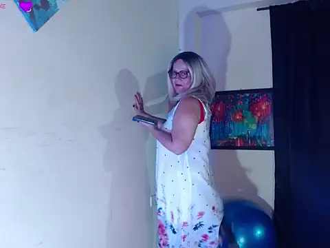 Snapshot of _samara chatting on April 2026 12:11:02 AM samara online show from April 2026 12:11:02 AM