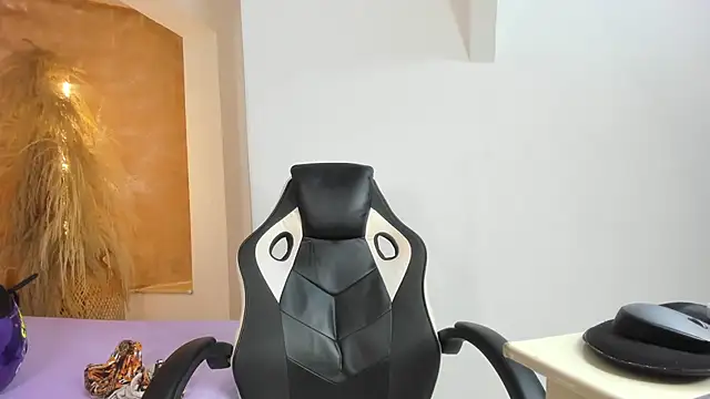 Snapshot of shenielxx chatting on February 2026 01:22:01 PM shenielxx online show from February 2026 01:22:01 PM