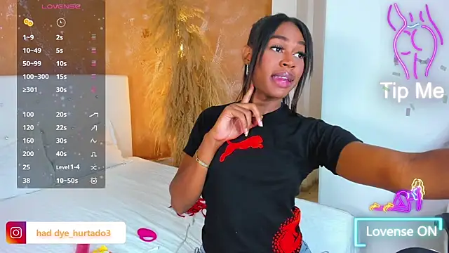 Snapshot of shenielxx chatting on March 2026 05:03:01 AM shenielxx online show from March 2026 05:03:01 AM