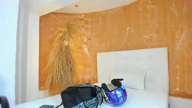 Snapshot of shenielxx chatting on March 2026 12:52:01 PM shenielxx online show from March 2026 12:52:01 PM