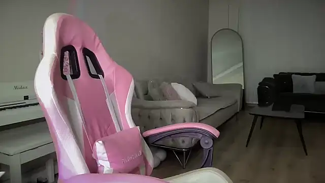 petitebeauty online show from August 2026 09:06:02 PM