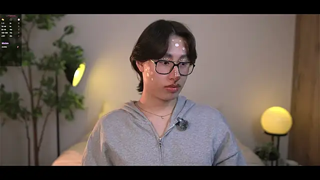 Snapshot of SrLuis18 chatting on October 2025 12:49:02 AM SrLuis18 online show from October 2025 12:49:02 AM