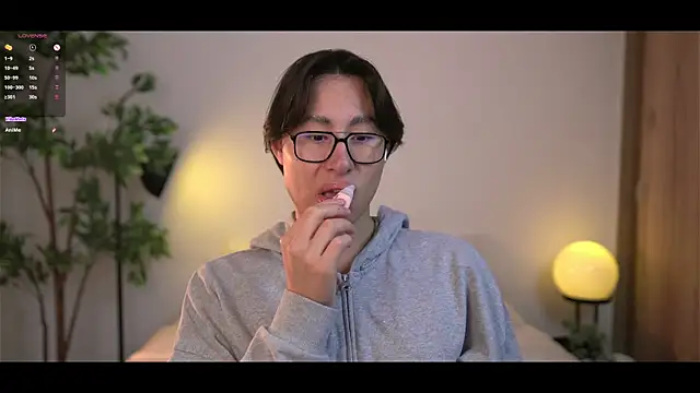 Snapshot of SrLuis18 chatting on November 2025 08:51:01 PM SrLuis18 online show from November 2025 08:51:01 PM