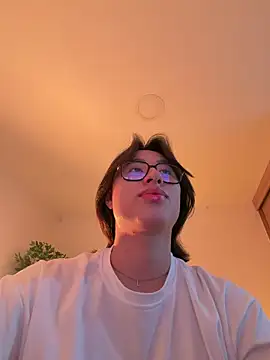 Snapshot of SrLuis18 chatting on January 2026 03:22:02 AM SrLuis18 online show from January 2026 03:22:02 AM