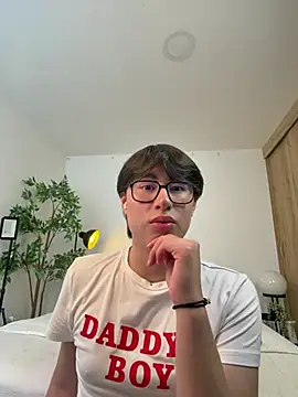 Snapshot of SrLuis18 chatting on February 2026 09:22:01 PM SrLuis18 online show from February 2026 09:22:01 PM