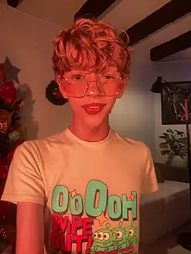 Snapshot of lyamthommpson chatting on December 2025 06:15:01 PM lyamthommpson online show from December 2025 06:15:01 PM