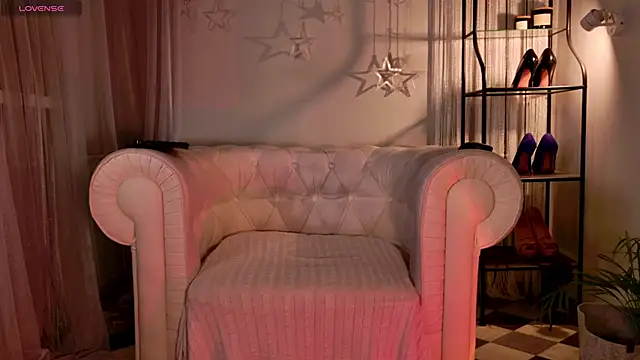 Snapshot of Your_Little_Milf chatting on February 2026 06:26:02 PM Your Little Milf online show from February 2026 06:26:02 PM