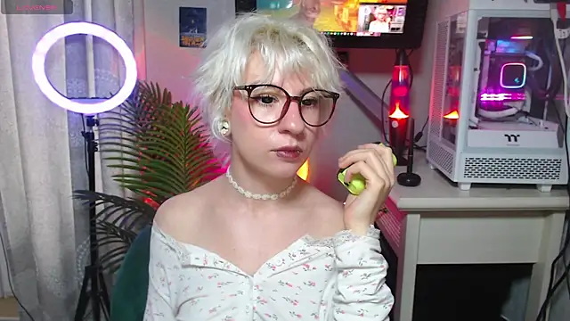 Snapshot of _Moonlight_t chatting on October 2025 09:32:01 AM Moonlight t online show from October 2025 09:32:01 AM