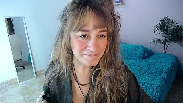 Paula Paz online show from November 2025 04:50:01 PM