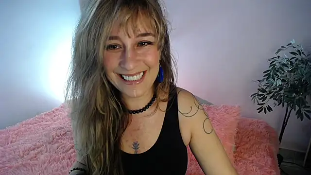 Paula Paz online show from December 2025 03:07:01 PM