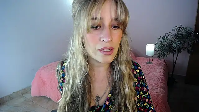 Paula Paz online show from February 2026 04:21:02 PM