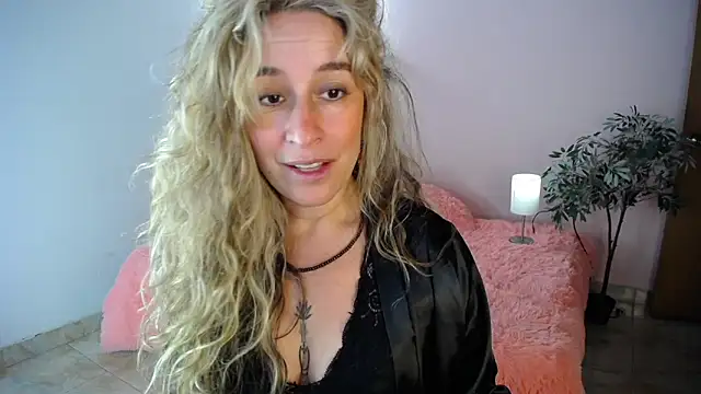 Paula Paz online show from February 2026 03:27:02 PM