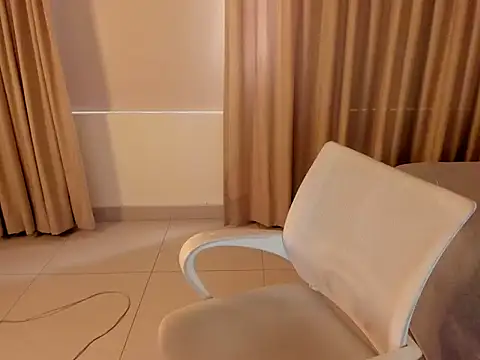 kiaraowen online show from December 2025 05:09:01 PM