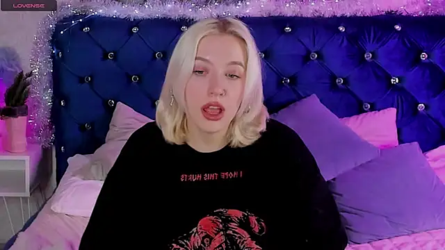 Snapshot of RachelCart chatting on December 2024 10:49:01 AM RachelCart online show from December 2024 10:49:01 AM