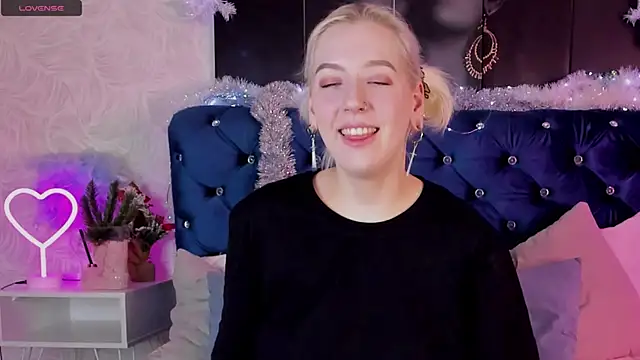 Snapshot of RachelCart chatting on December 2024 03:50:02 AM RachelCart online show from December 2024 03:50:02 AM