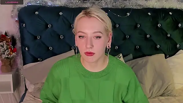 Snapshot of RachelCart chatting on December 2024 10:45:01 AM RachelCart online show from December 2024 10:45:01 AM