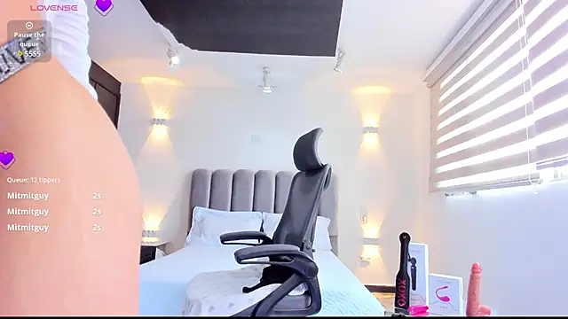 AnaRuiz online show from January 2025 03:39:02 PM