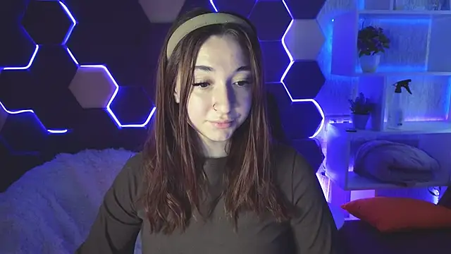 Snapshot of YasmineWest chatting on December 2024 04:20:02 AM YasmineWest online show from December 2024 04:20:02 AM