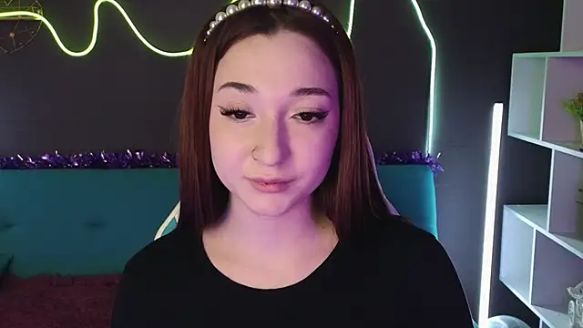 Snapshot of YasmineWest chatting on December 2024 06:39:01 AM YasmineWest online show from December 2024 06:39:01 AM