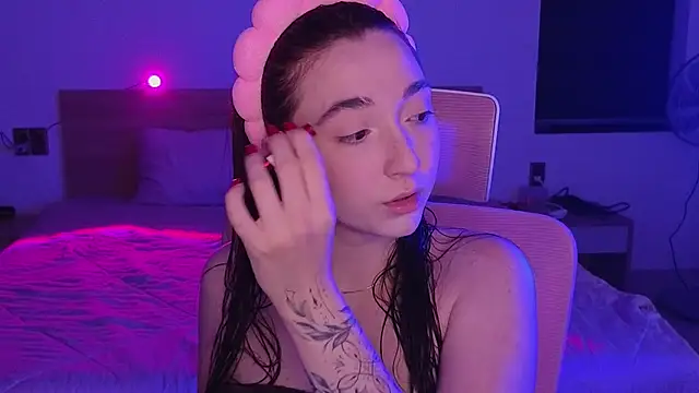 YasmineWest online show from May 2026 12:22:02 PM