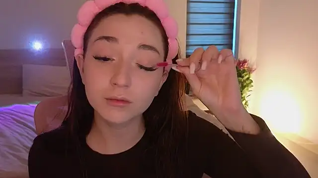 YasmineWest online show from May 2026 07:06:01 AM