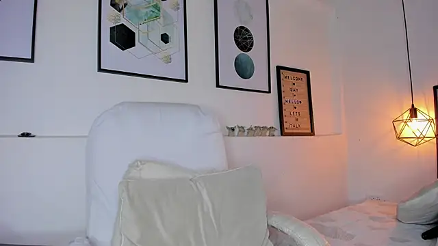 amysc online show from October 2025 01:45:02 PM