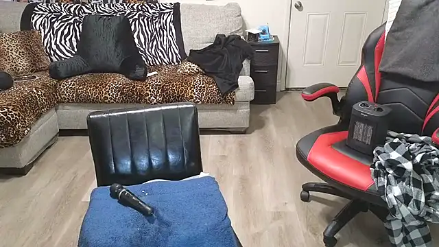 Snapshot of fatfabulous1981 chatting on January 2025 09:56:01 AM fatfabulous1981 online show from January 2025 09:56:01 AM