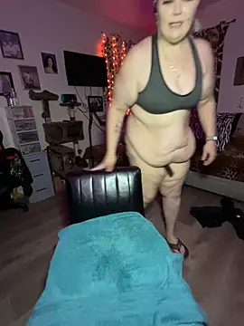 Snapshot of fatfabulous1981 chatting on January 2025 08:02:02 AM fatfabulous1981 online show from January 2025 08:02:02 AM