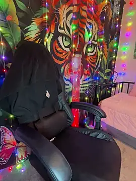 Snapshot of fatfabulous1981 chatting on March 2025 05:19:01 AM fatfabulous1981 online show from March 2025 05:19:01 AM