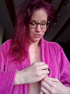 Snapshot of die-EinHORNY-WG chatting on October 2025 08:33:01 AM die-EinHORNY-WG online show from October 2025 08:33:01 AM