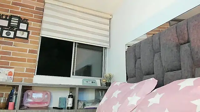 Snapshot of emiily_morgan chatting on March 2025 01:27:01 AM emiily morgan online show from March 2025 01:27:01 AM