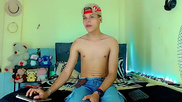 Liamscott  online show from April 2026 09:27:01 PM