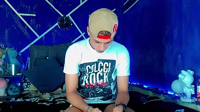 Liamscott  online show from June 2026 06:01:02 PM