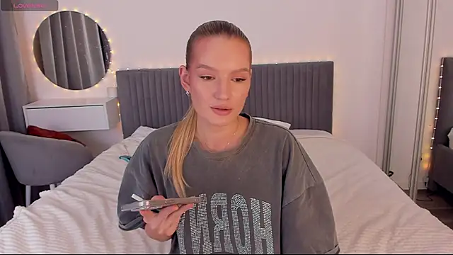 CassieRayss online show from December 2025 02:43:02 PM