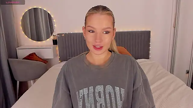 Snapshot of CassieRayss chatting on February 2026 05:03:02 AM CassieRayss online show from February 2026 05:03:02 AM