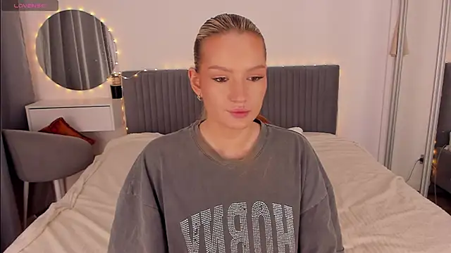 Snapshot of CassieRayss chatting on February 2026 12:16:01 PM CassieRayss online show from February 2026 12:16:01 PM