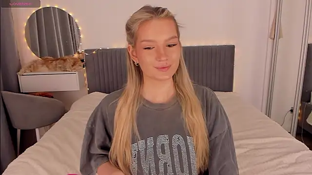 Snapshot of CassieRayss chatting on February 2026 11:31:01 AM CassieRayss online show from February 2026 11:31:01 AM