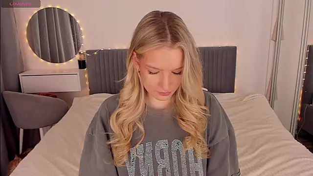 Snapshot of CassieRayss chatting on February 2026 02:27:02 PM CassieRayss online show from February 2026 02:27:02 PM