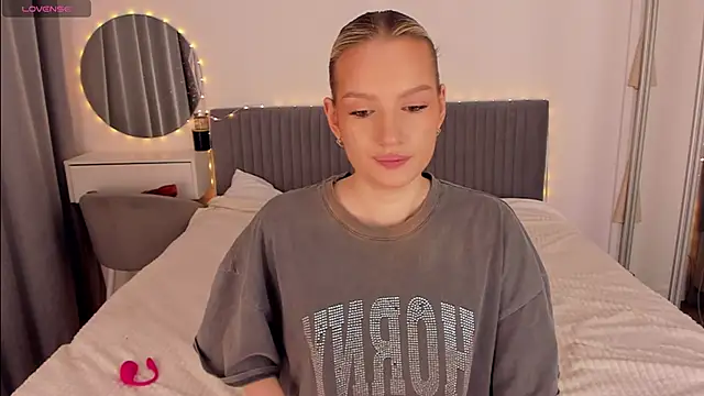 Snapshot of CassieRayss chatting on March 2026 12:12:02 PM CassieRayss online show from March 2026 12:12:02 PM