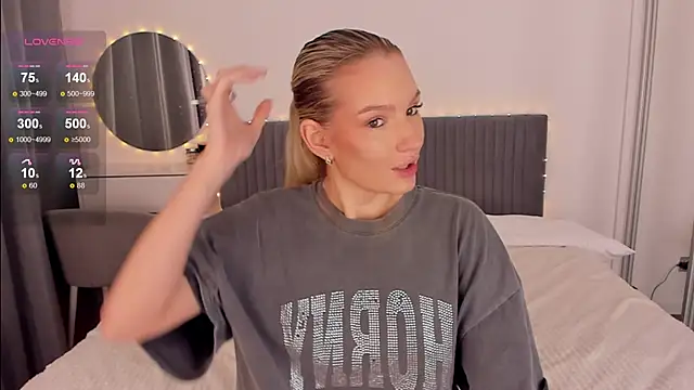 Snapshot of CassieRayss chatting on March 2026 12:55:02 PM CassieRayss online show from March 2026 12:55:02 PM