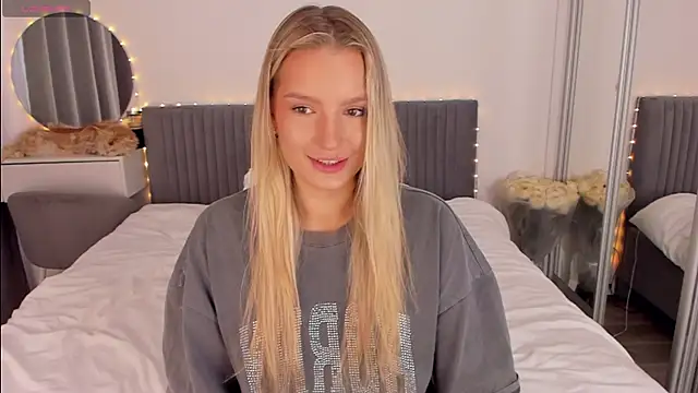 Snapshot of CassieRayss chatting on March 2026 12:30:02 PM CassieRayss online show from March 2026 12:30:02 PM