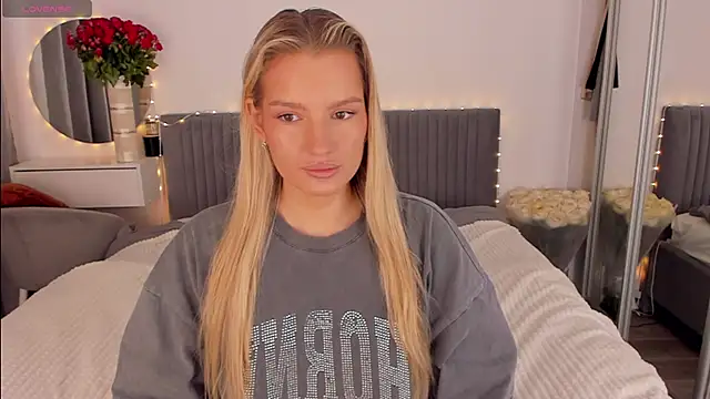 Snapshot of CassieRayss chatting on March 2026 11:27:01 AM CassieRayss online show from March 2026 11:27:01 AM