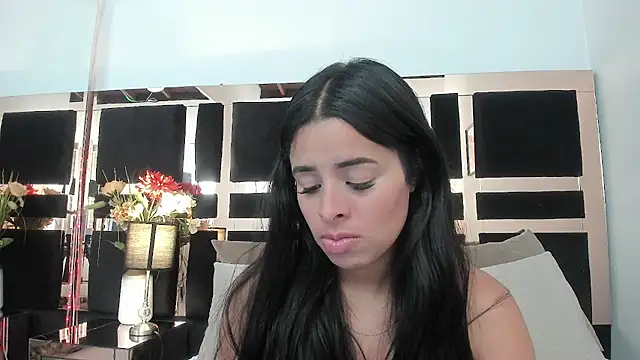 emma castilloo online show from April 2026 10:48:02 PM