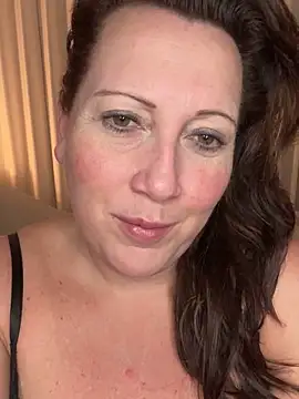 Snapshot of xsexycurvymilf chatting on February 2025 02:48:02 PM xsexycurvymilf online show from February 2025 02:48:02 PM